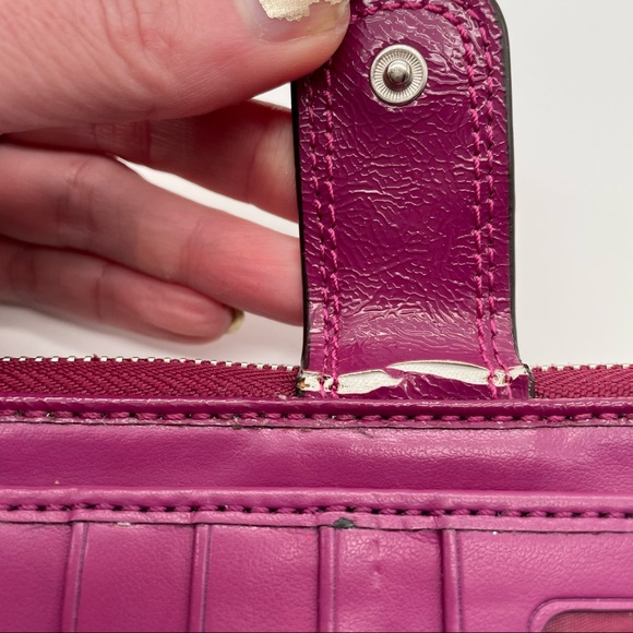 Coach signature accordion zip wallet in tan and fuschia - Picture 4 of 9